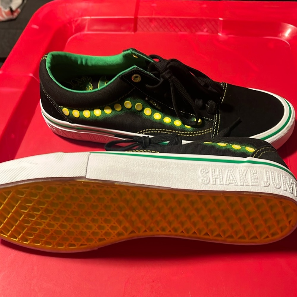 Vans x Shake junt skate shoes !